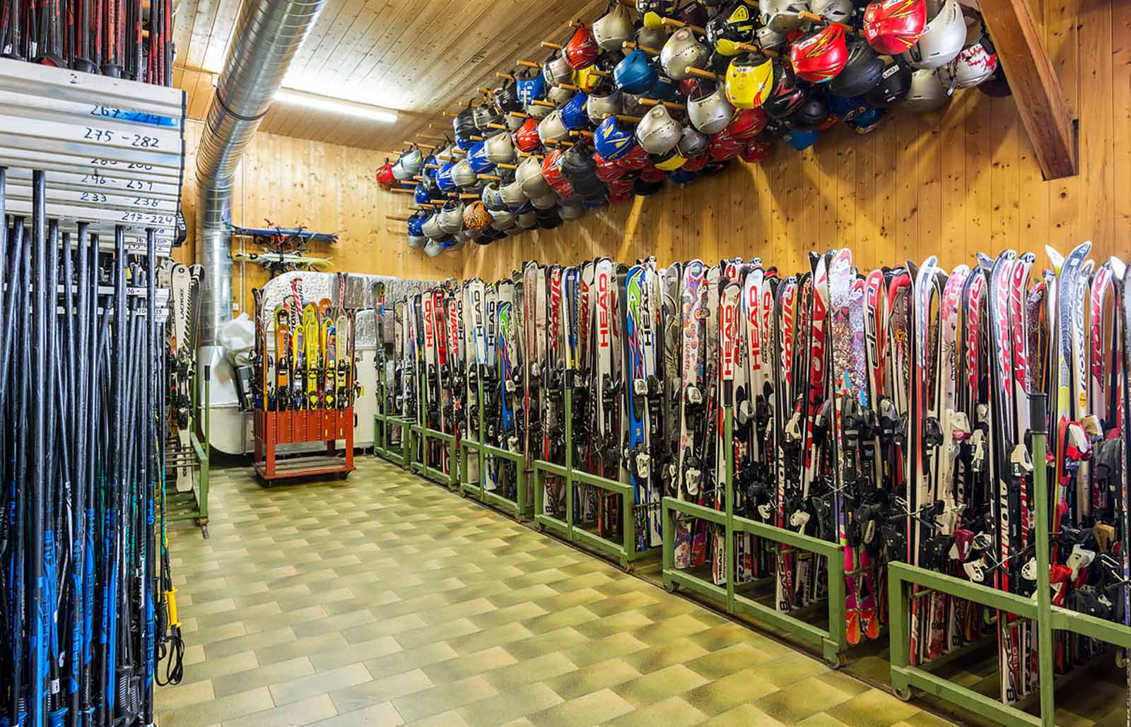 Der hauseigene Skiverleih im Rinsbacherhof - hier findet jeder was er braucht für einen Tag auf der Piste